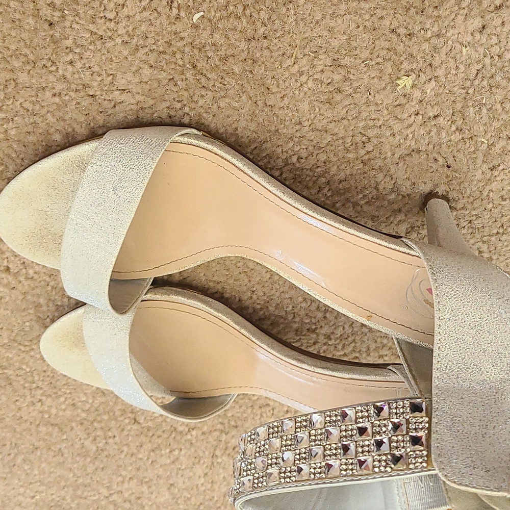 Heels - Picture 2 of 2